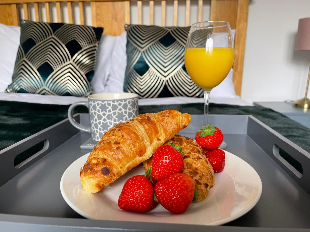 Stylish Cosy And Bright Apartment - Fantastic Location - Perfect For Business Or Solo Travellers บิชอป สตอร์ทฟอร์ด ภายนอก รูปภาพ