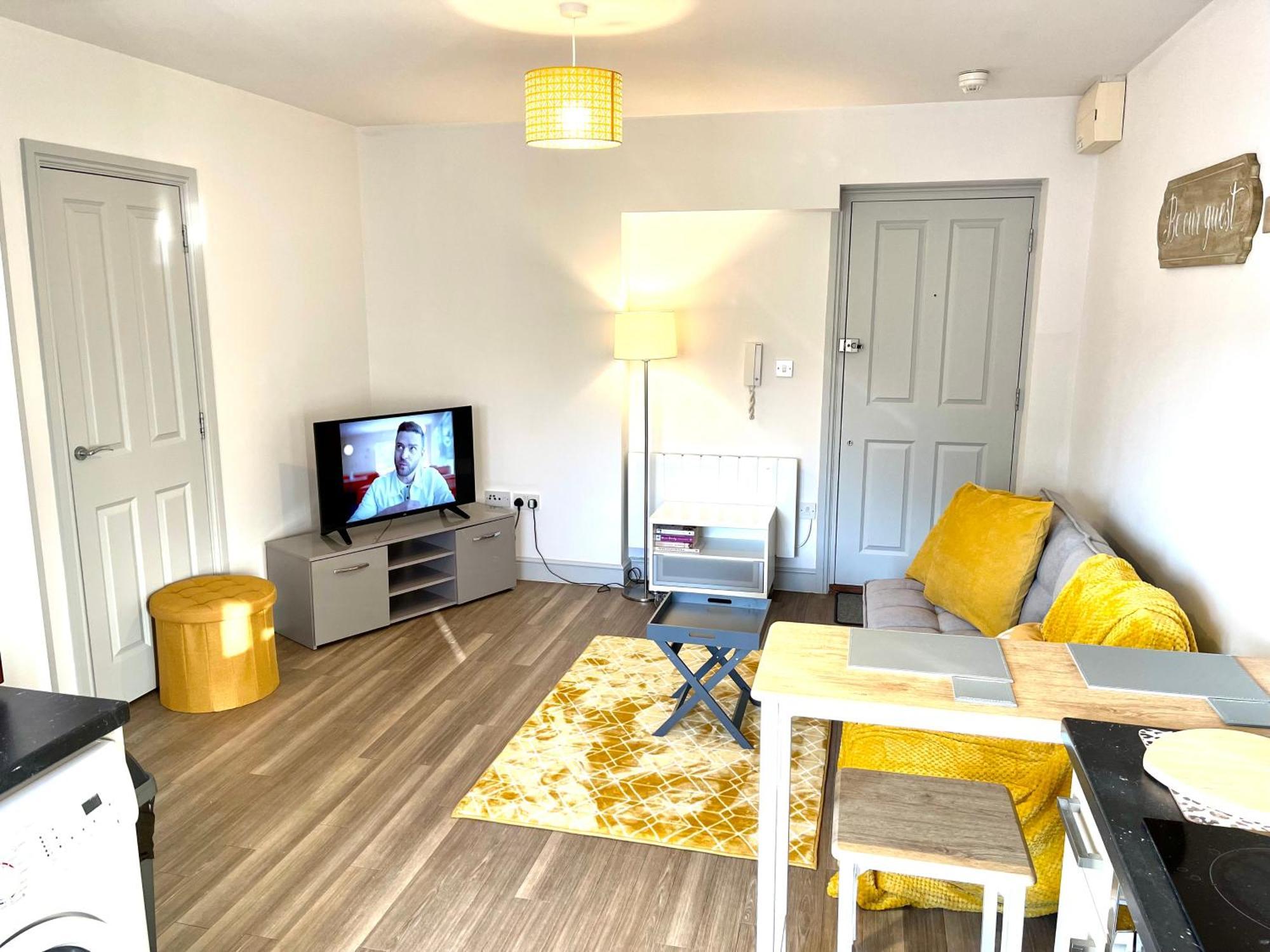 Stylish Cosy And Bright Apartment - Fantastic Location - Perfect For Business Or Solo Travellers บิชอป สตอร์ทฟอร์ด ภายนอก รูปภาพ